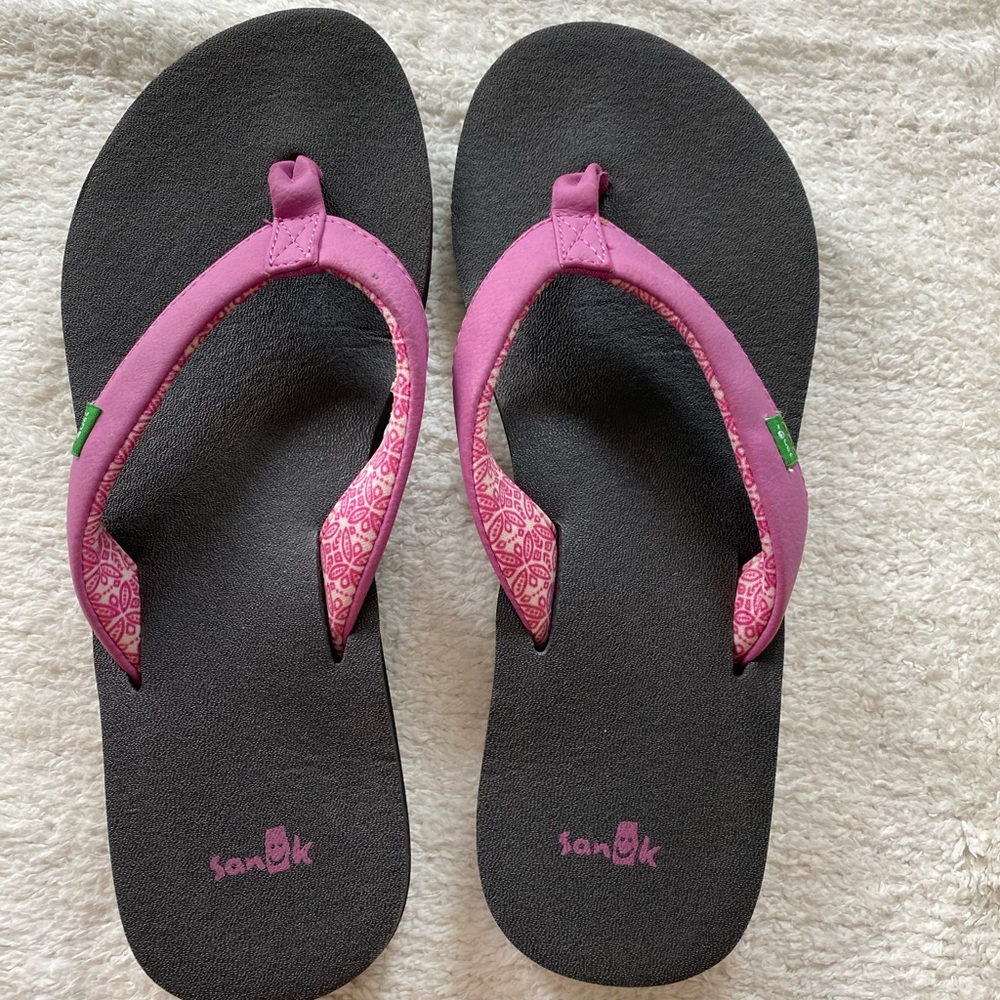 New with out tags Sanuk sandals! Size 8